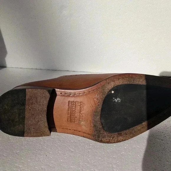 Johnston & Murphy Daley Leather Wing Tip Oxford - Picture 9 of 14